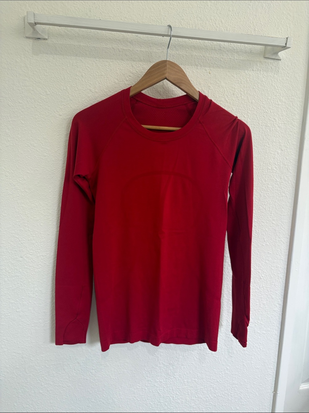 lululemon athletica Red Women's Crewneck Long Sleeve Top - Slim Fit